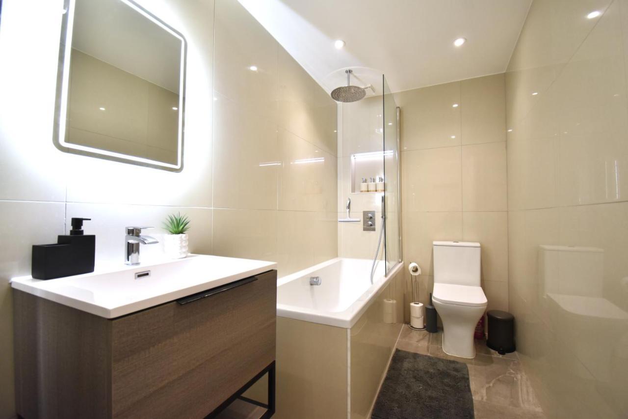 לונדון Stunning 3 Bed Apartment מראה חיצוני תמונה